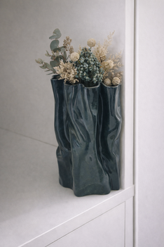 Vase en céramique – Forme sculpturale compacte