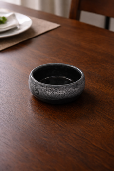 Bol en céramique – Émail sombre nuancé